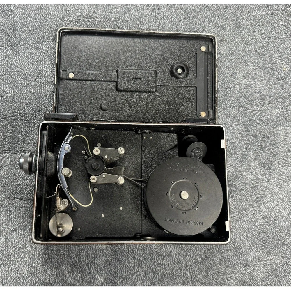 Vintage‎ Cine-Kodak Model BB 16mm Movie Camera Eastman Kodak Black Leatherette